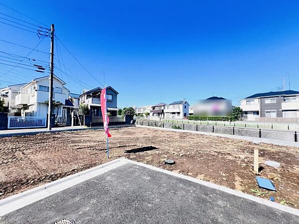 前面道路を含めた現地写真です。