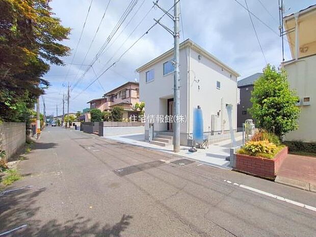 前面道路を含めた現地写真です。