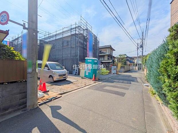 前面道路を含めた現地写真です。