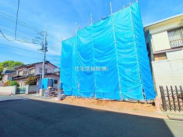 前面道路を含めた現地写真です。