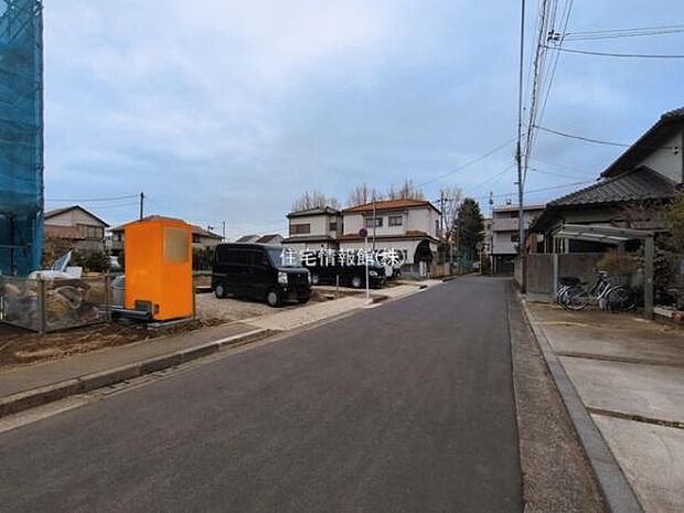 前面道路を含めた現地写真です。