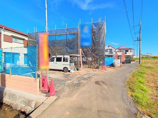 前面道路を含めた現地写真です。