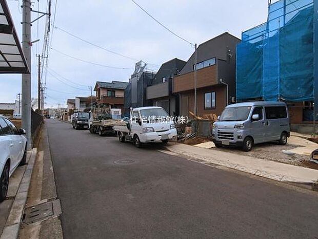 前面道路を含めた現地写真です。