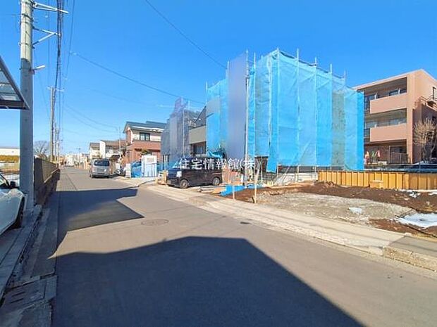 前面道路を含めた現地写真です。