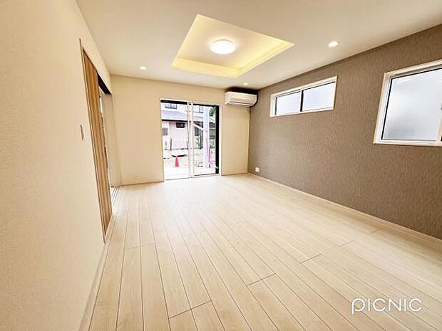 家族団らんの場所としてゆったりと居心地の良いリビングです。