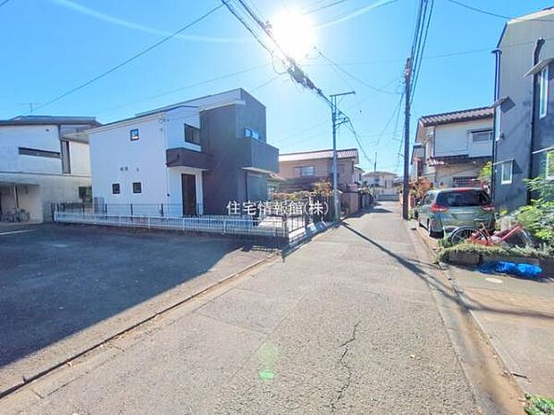 前面道路を含めた現地写真です。