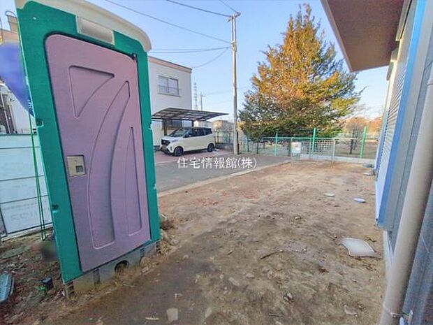 前面道路を含めた現地写真です。