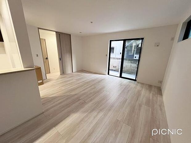 家族団らんの場所としてゆったりと居心地の良いリビングです。