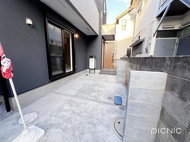 駐車場ももちろん完備しておりますのでお車所有の方にも心強いです。