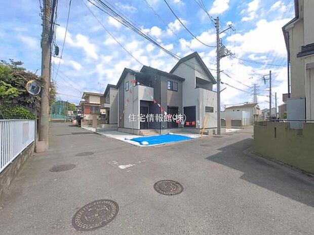 前面道路を含めた現地写真です。