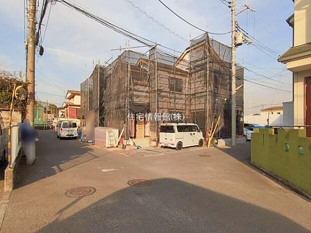 前面道路を含めた現地写真です。