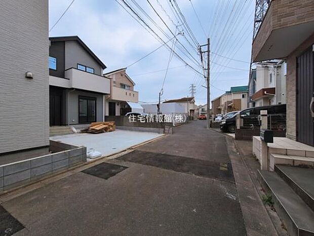 前面道路を含めた現地写真です。