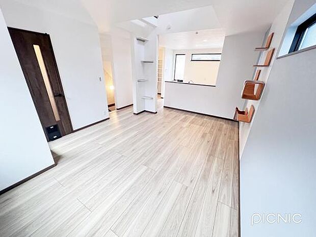 家族団らんの場所としてゆったりと居心地の良いリビングです。