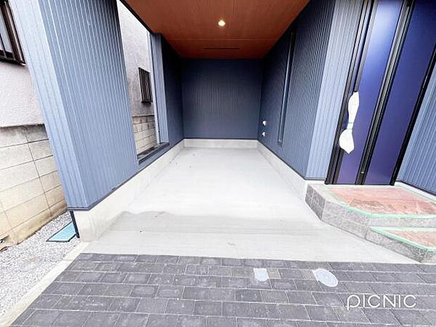 駐車場ももちろん完備しておりますのでお車所有の方にも心強いです。