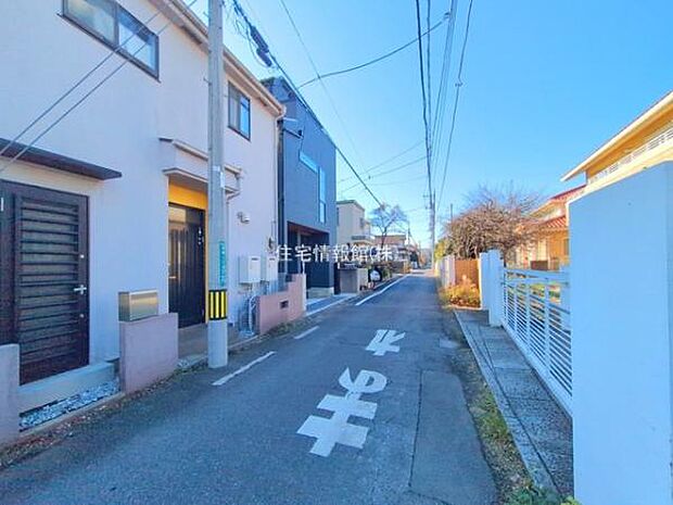 前面道路を含めた現地写真です。