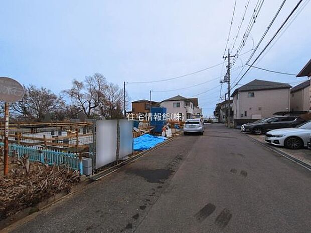 前面道路を含めた現地写真です。