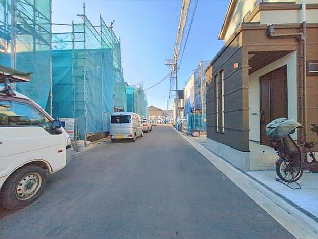 前面道路を含めた現地写真です。