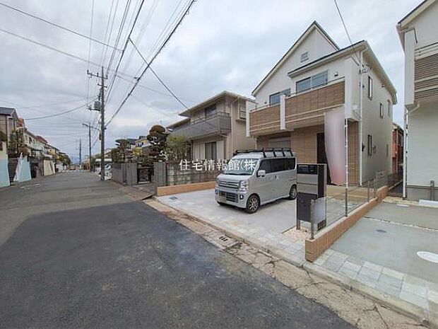 前面道路を含めた現地写真です。