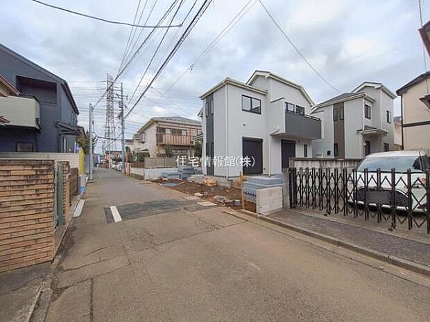 前面道路を含めた現地写真です。
