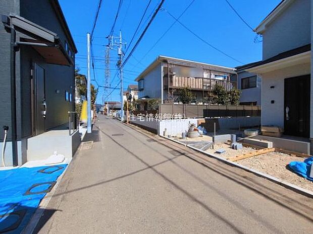 前面道路を含めた現地写真です。