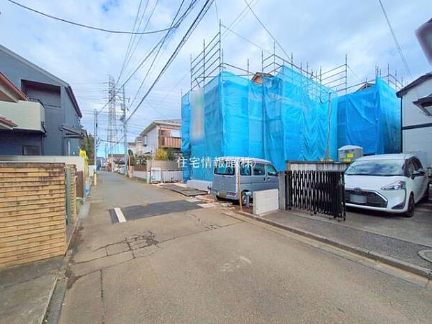 前面道路を含めた現地写真です。