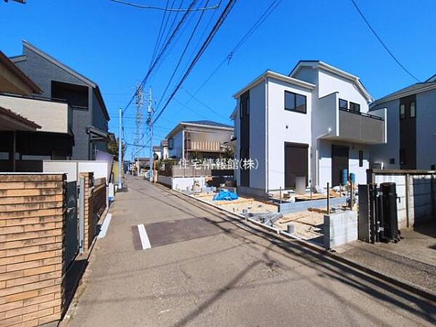 前面道路を含めた現地写真です。