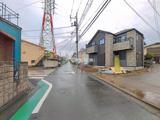 前面道路を含めた現地写真です。