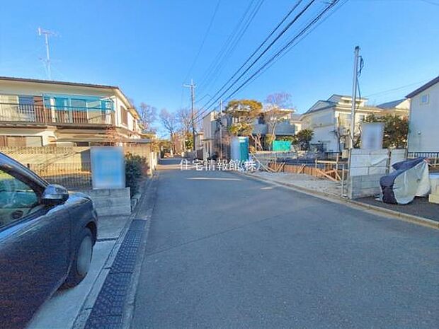 前面道路を含めた現地写真です。