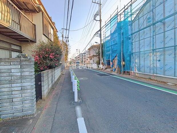 前面道路を含めた現地写真です。