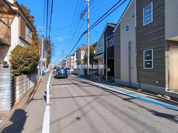 前面道路を含めた現地写真です。