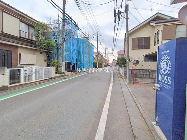 前面道路を含めた現地写真です。