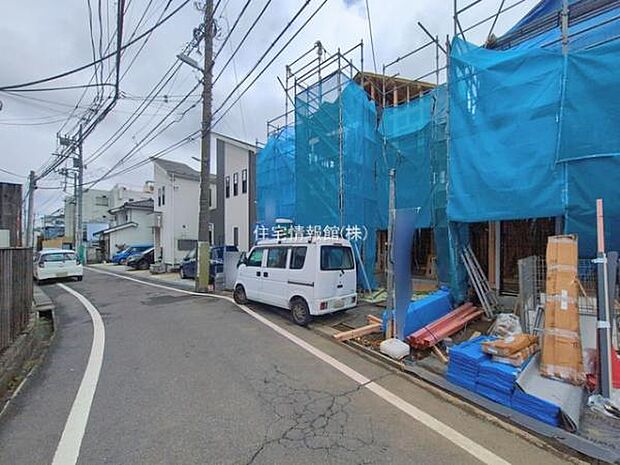 前面道路を含めた現地写真です。