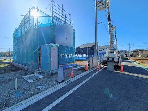 前面道路を含めた現地写真です。