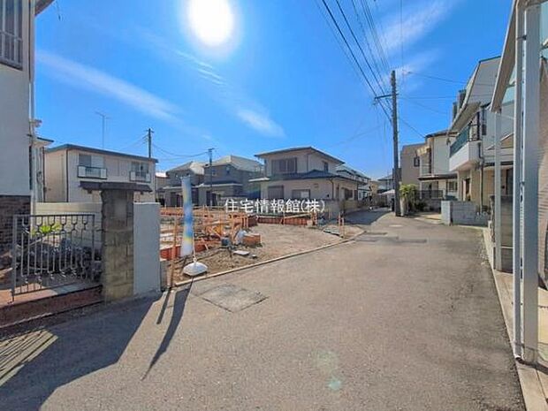 前面道路を含めた現地写真です。