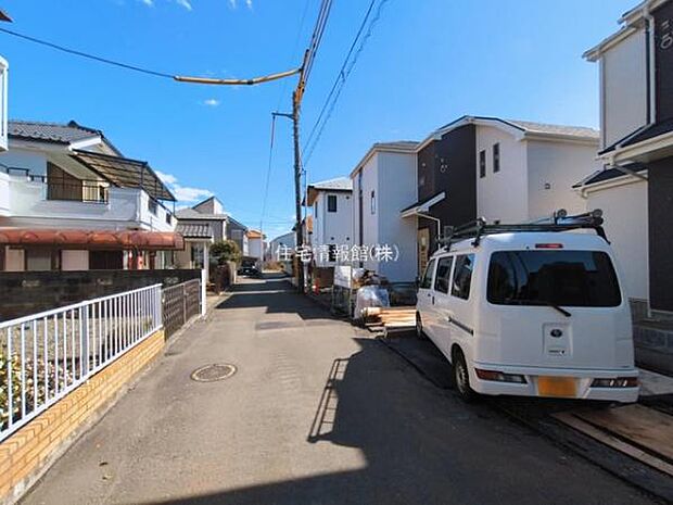 前面道路を含めた現地写真です。