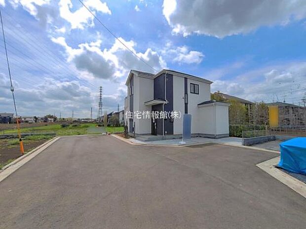 前面道路を含めた現地写真です。