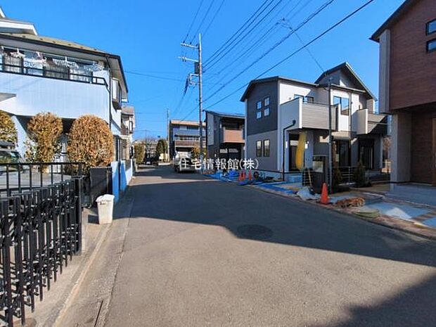 前面道路を含めた現地写真です。