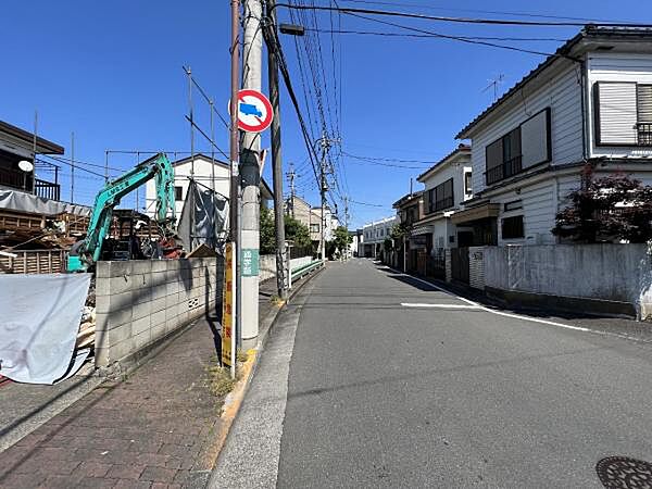 前面道路は幅員約7.3mございます。