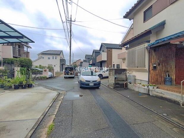 前面道路を含めた現地写真です。