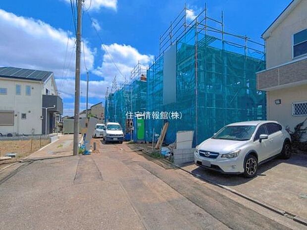 前面道路を含めた現地写真です。