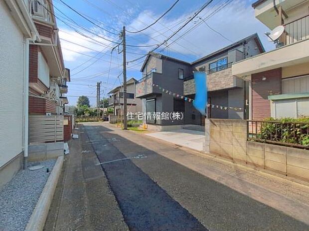 前面道路を含めた現地写真です。