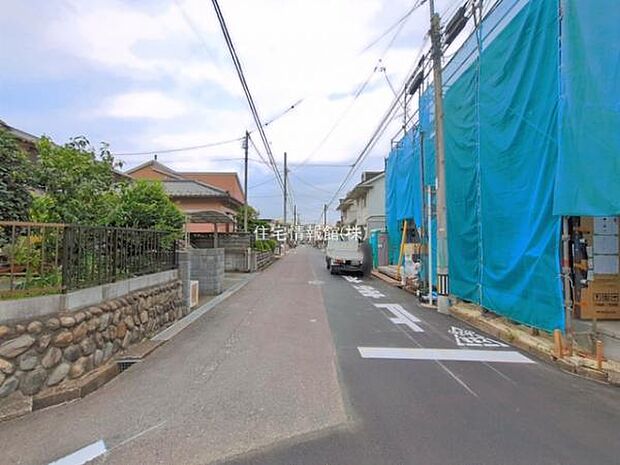 前面道路を含めた現地写真です。