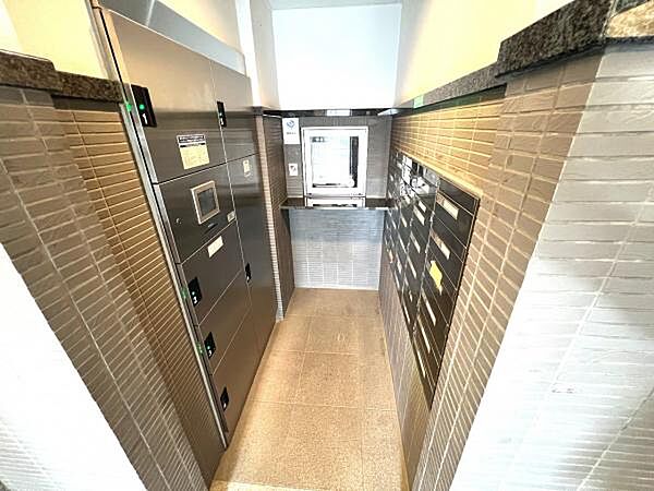 荷物や小包を大切に保管します。