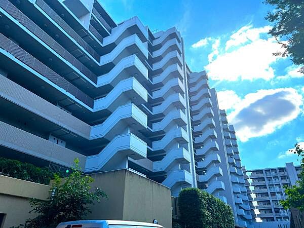 裏から見える外観の写真です。