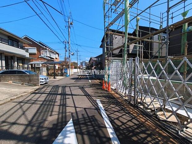 前面道路を含めた現地写真です。