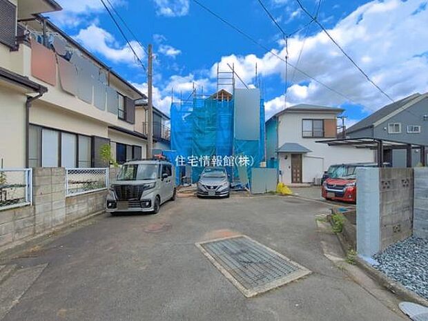 前面道路を含めた現地写真です。