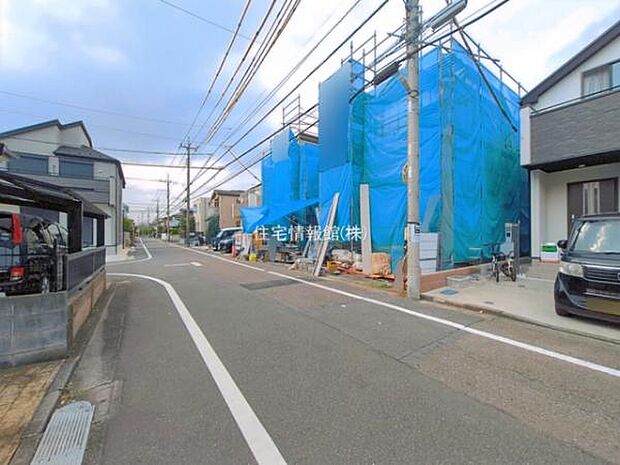 前面道路を含めた現地写真です。