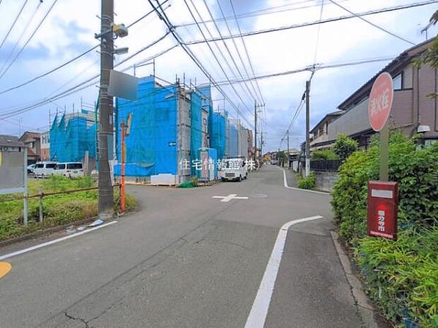 前面道路を含めた現地写真です。