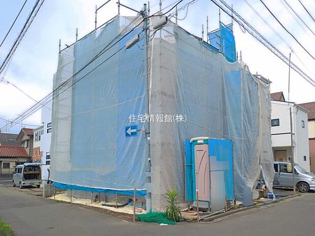 前面道路を含めた現地写真です。