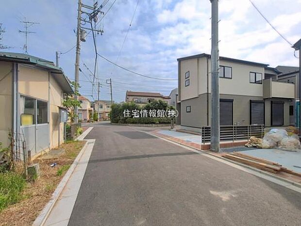 前面道路を含めた現地写真です。